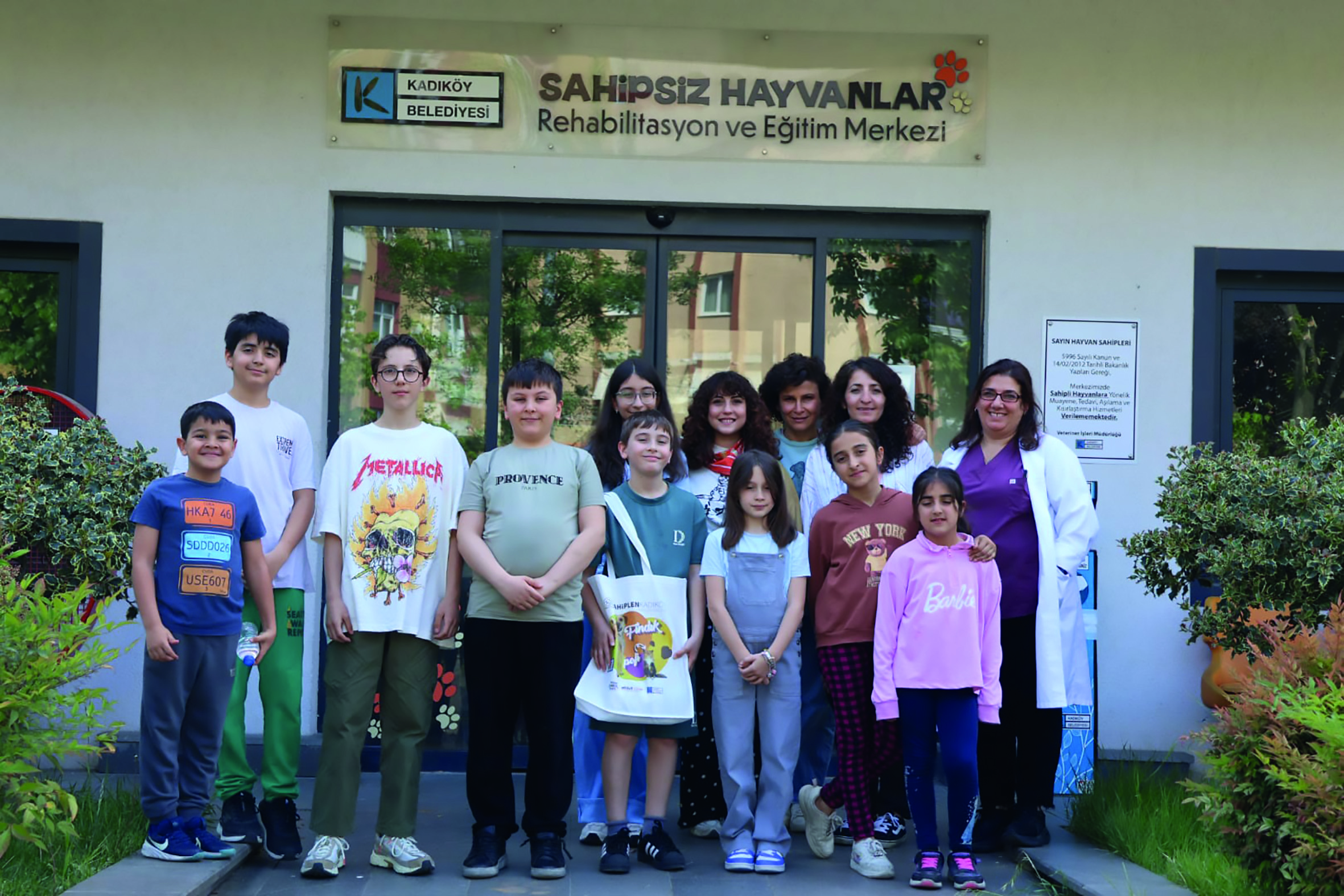 Çocuklardan sahipsiz hayvanlara ziyaret
